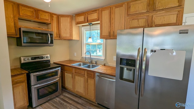 3703 Fox Trail Cir, Huntsville, AL 35810 - kitchen featuring appliances with stainless steel finishes, a sink, and dark wood finished floors