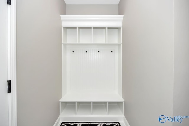 7528 Flint Crossing Cir, Owens Cross Roads, AL 35763 - mudroom featuring baseboards