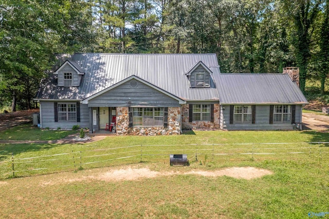 cape cod house featuring a front lawn