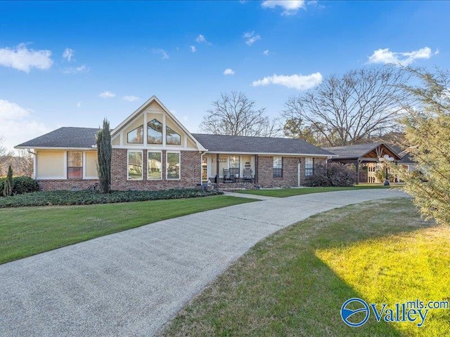 ranch-style home featuring a front yard