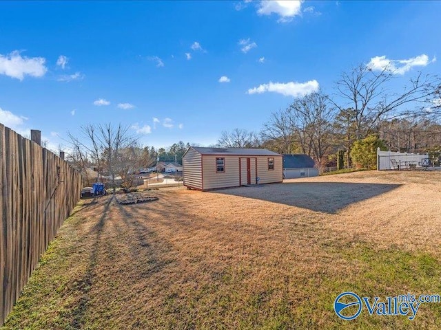 view of yard with a storage unit