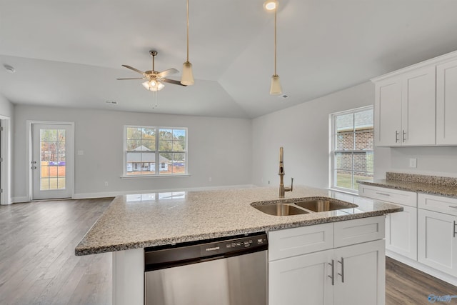 kitchen featuring a center island with sink, a sink, open floor plan, lofted ceiling, and dishwasher