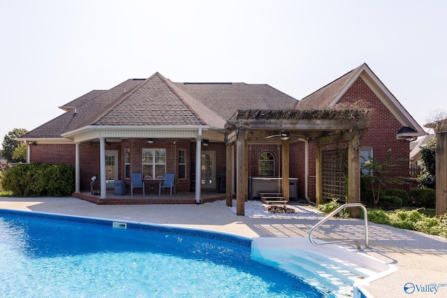 view of pool featuring ceiling fan, a hot tub, a pergola, and a patio