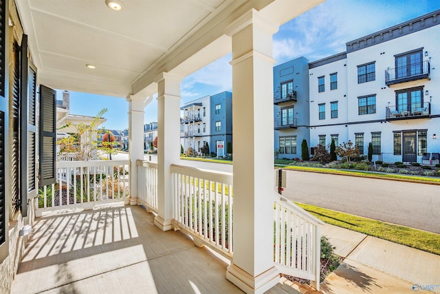 balcony featuring covered porch