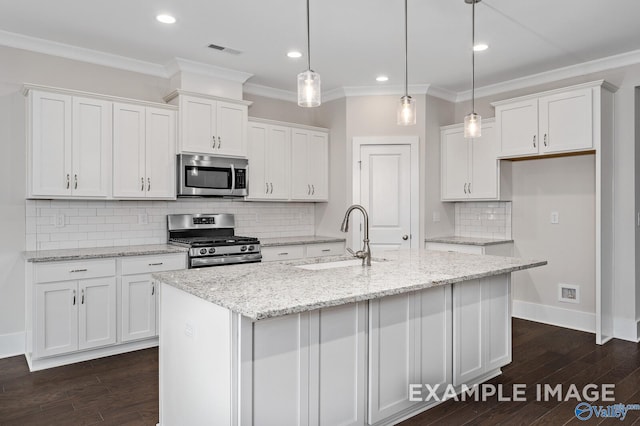 kitchen featuring visible vents, white cabinets, dark wood-style flooring, stainless steel appliances, and a sink