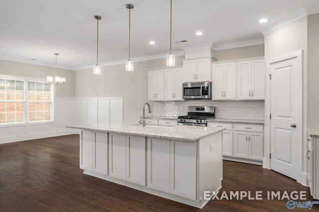 kitchen featuring dark wood finished floors, stainless steel appliances, visible vents, ornamental molding, and white cabinetry