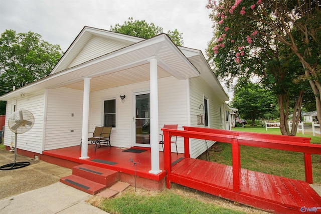 view of front of home with covered porch and a front yard