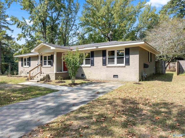 ranch-style house featuring a front lawn