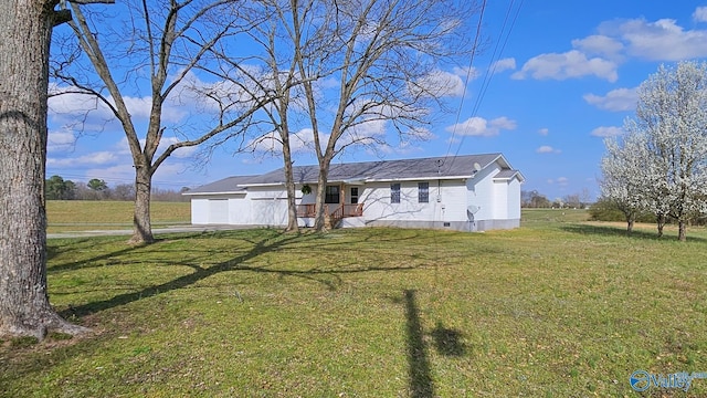 view of front of home featuring crawl space, driveway, a front yard, and a garage