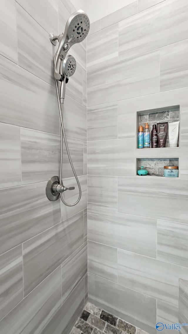 17583 Maree Dr, Athens, AL 35613 - bathroom with a tile shower