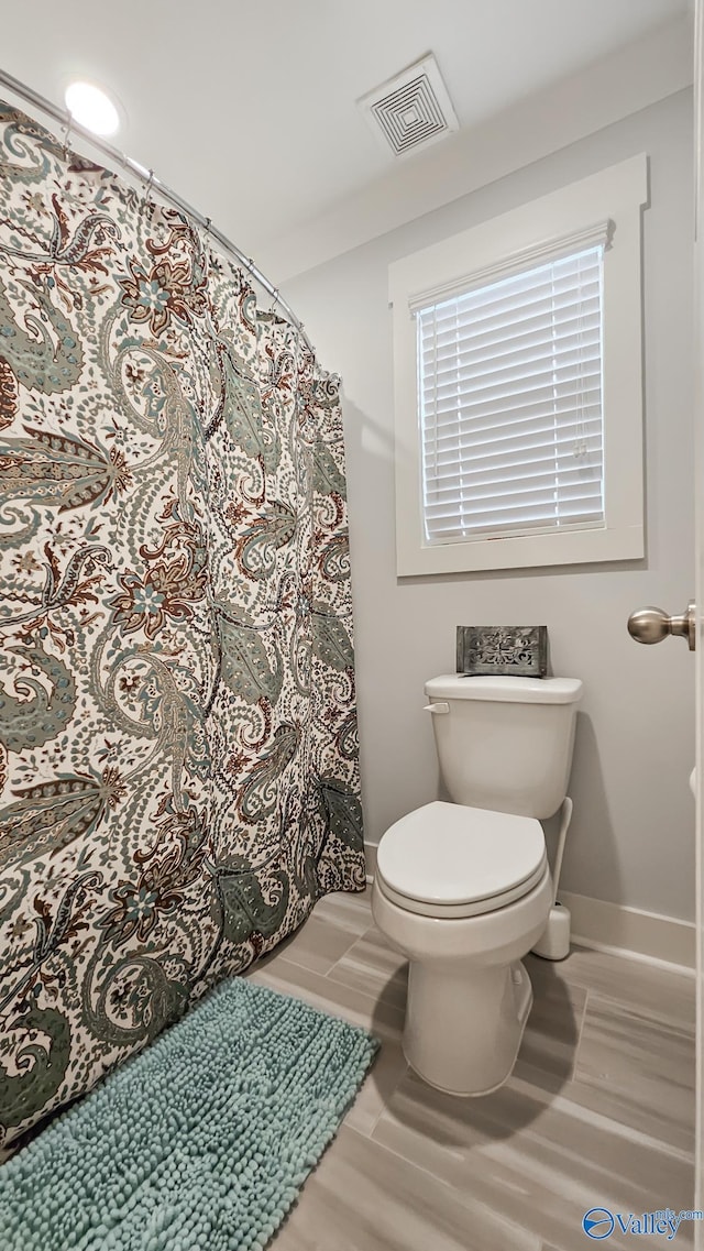17583 Maree Dr, Athens, AL 35613 - full bath with toilet, a shower with shower curtain, baseboards, and visible vents