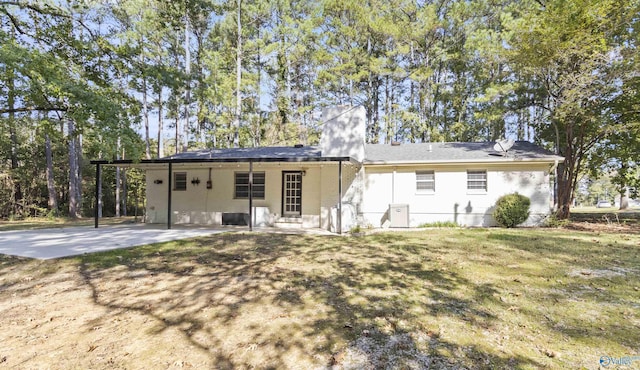 3374 Old Moulton Rd SW, Decatur, AL 35603 - rear view of property with a chimney and a lawn