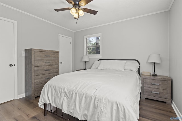 3374 Old Moulton Rd SW, Decatur, AL 35603 - bedroom featuring wood finished floors, crown molding, and a ceiling fan