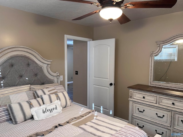 bedroom featuring ceiling fan and a textured ceiling