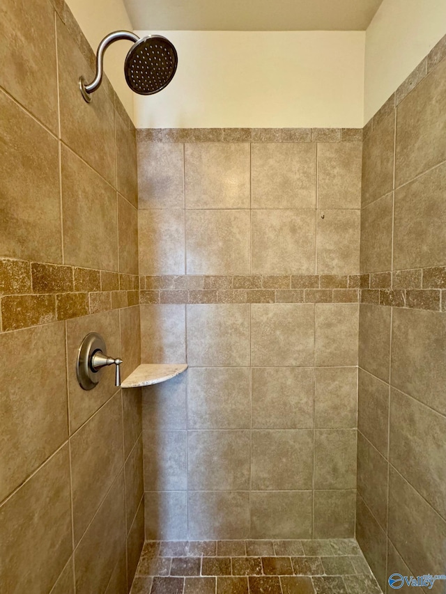 details featuring a tile shower