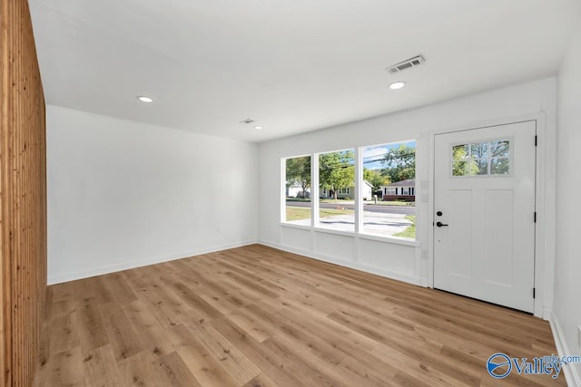 entrance foyer featuring visible vents, recessed lighting, light wood-style floors, and baseboards