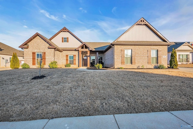 craftsman inspired home with a front lawn