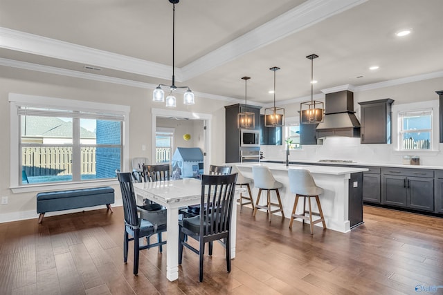 dining area featuring crown molding, dark hardwood / wood-style floors, and sink