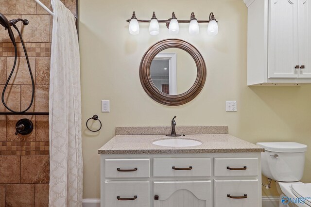 bathroom with a shower with curtain, vanity, and toilet