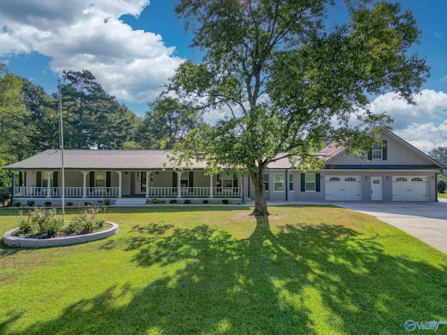 view of front of property featuring a porch, a garage, and a front lawn