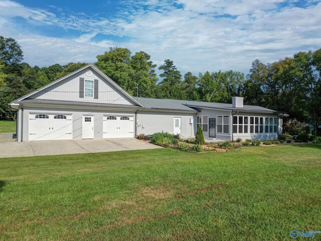 single story home featuring a front yard