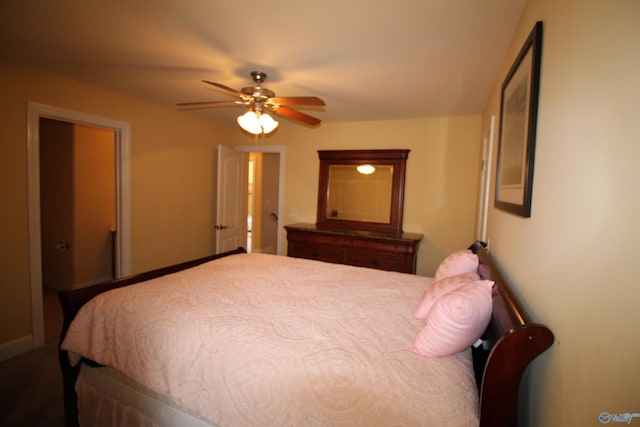 bedroom with ceiling fan