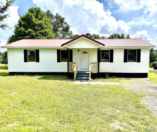1331 Arlington Rd, Arab, AL 35016 - view of front of house with a metal roof and a front lawn