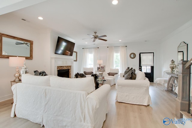 living area featuring ceiling fan, recessed lighting, a fireplace, baseboards, and light wood-type flooring