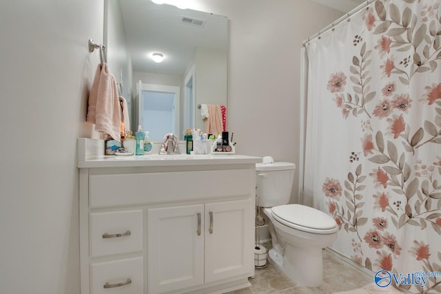 full bath featuring curtained shower, tile patterned flooring, toilet, vanity, and visible vents