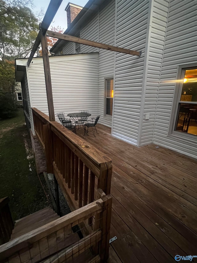 deck with outdoor dining space