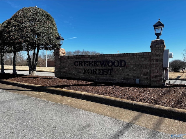 view of community / neighborhood sign