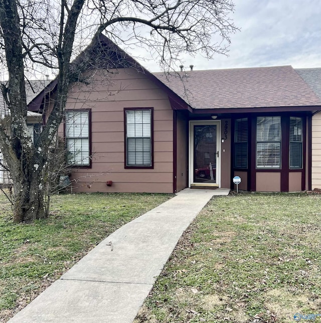 view of front of house with a front yard