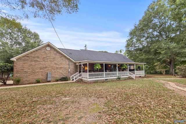 view of front of home with a front lawn and covered porch