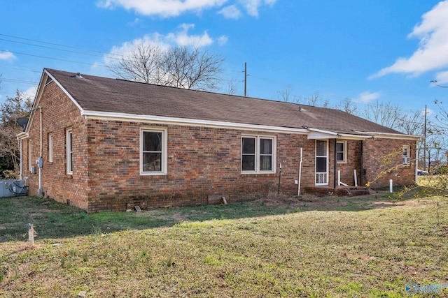 view of front of property with a front yard