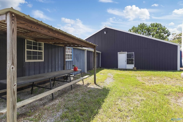 view of yard featuring an outbuilding and a pole building