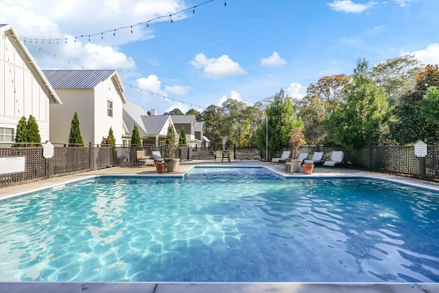 view of swimming pool