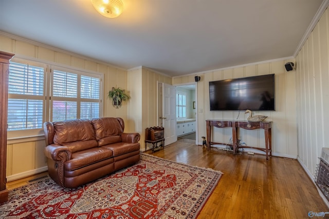 260 Bexar Ave W, Hamilton, AL 35570 - living area featuring wood finished floors and ornamental molding