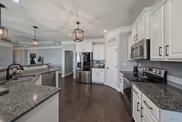 kitchen featuring a sink, decorative backsplash, stainless steel appliances, ornamental molding, and recessed lighting