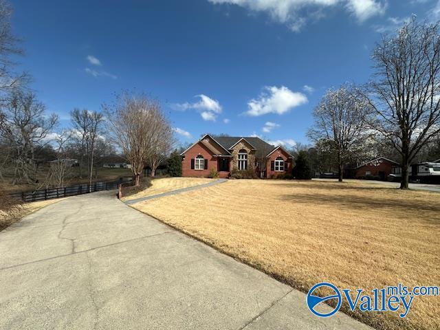 752 12th Way NE, Arab, AL 35016 - traditional-style home featuring fence and a front lawn