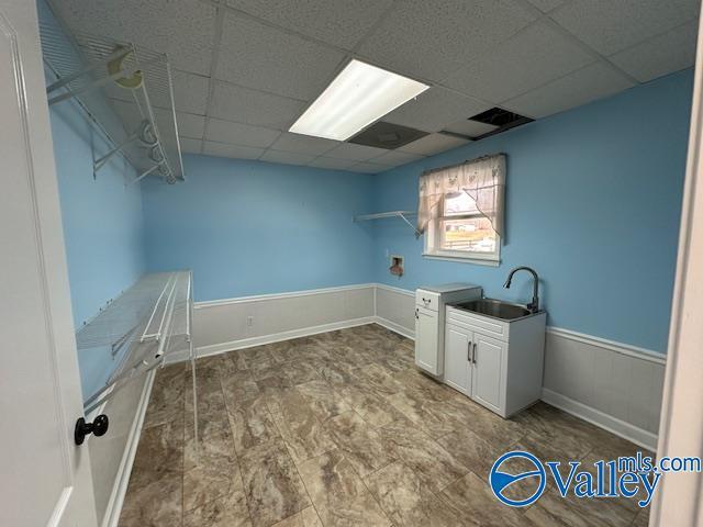 752 12th Way NE, Arab, AL 35016 - unfurnished office featuring a drop ceiling and a sink
