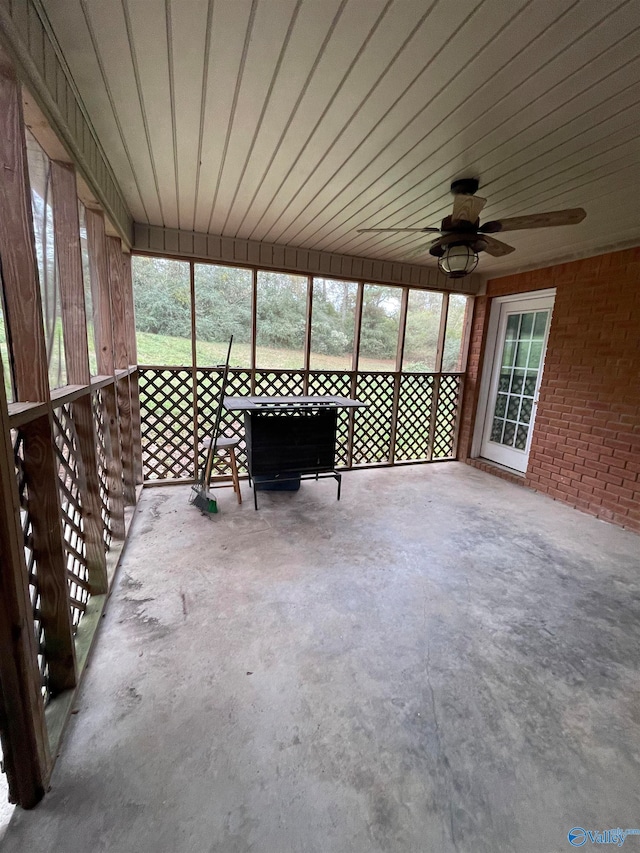 unfurnished sunroom with ceiling fan