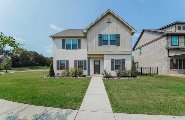 view of front facade featuring a front lawn