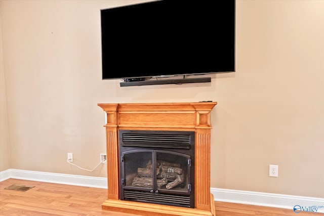 interior details featuring visible vents, baseboards, and wood finished floors