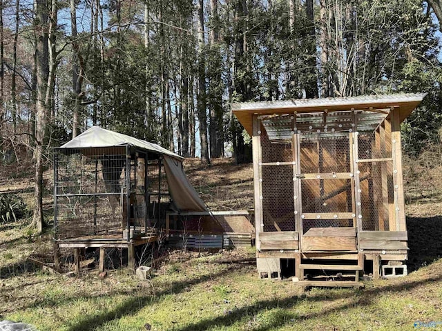 view of outdoor structure with an outdoor structure