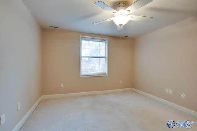 unfurnished room featuring ceiling fan and light colored carpet