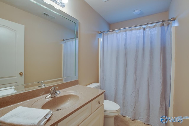 bathroom featuring vanity, curtained shower, and toilet