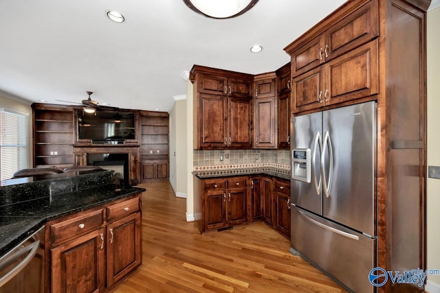 kitchen featuring crown molding, appliances with stainless steel finishes, backsplash, and light wood-type flooring