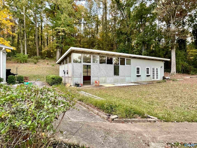 manufactured / mobile home featuring a front yard and french doors