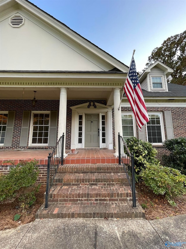 view of front facade with covered porch