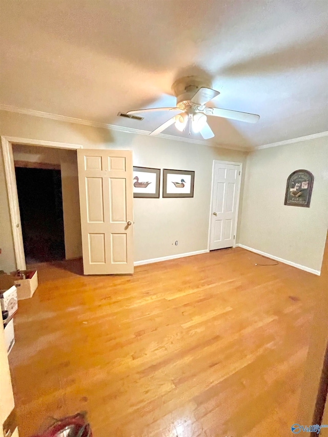 spare room with ceiling fan, ornamental molding, and light hardwood / wood-style flooring